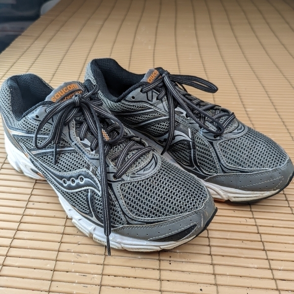 SAUCONY Cohesion 7 mens Running Shoes Silver Size 9.5Wide Great Cond - Picture 1 of 10